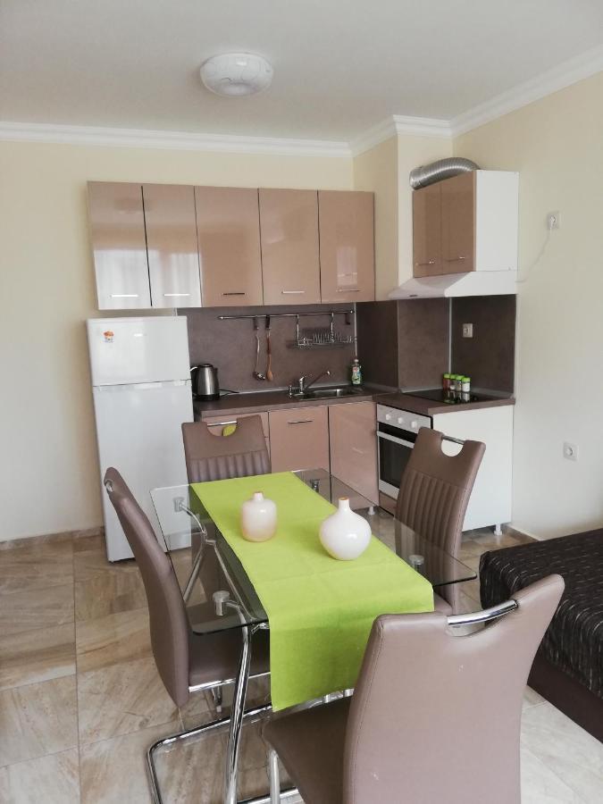 Apartamenti Zhelezovi Pomorie Eksteriør bilde